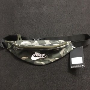 nike hip pack camo